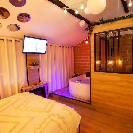 Love Room Romantique Les Petits Plaisirs Angers Exterior photo