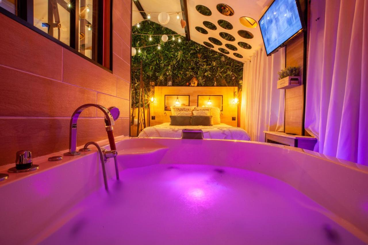 Love Room Romantique Les Petits Plaisirs Angers Exterior photo