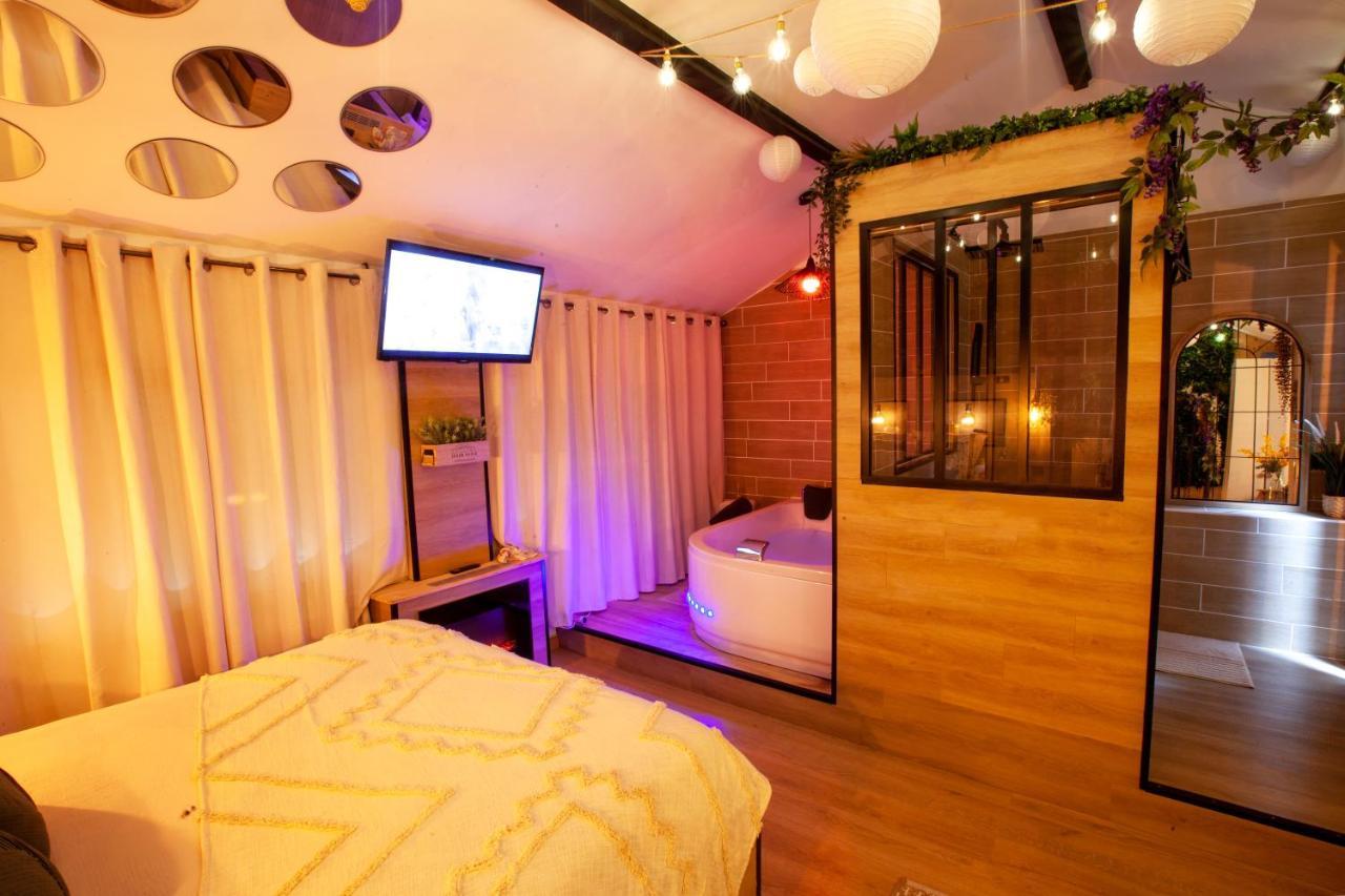 Love Room Romantique Les Petits Plaisirs Angers Exterior photo
